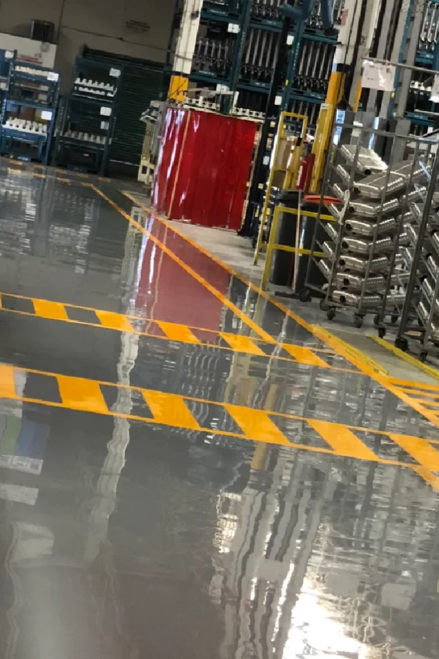 Proyamar-proyecto-Aplicación-de-pisos-epóxicos-en-pasillos