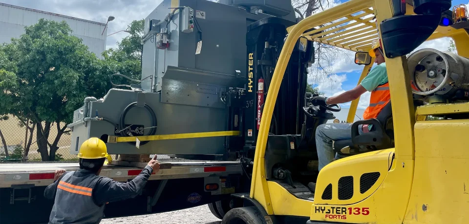 Proyamar-servicios-obras-civil-Maniobras-con-montecargas-09 Proyamar-servicios-obras-civil-Maniobras-con-montecargas-09